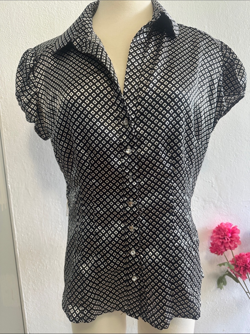 marianne Black and White Geo Button-Front Cap Sleeve Shirt